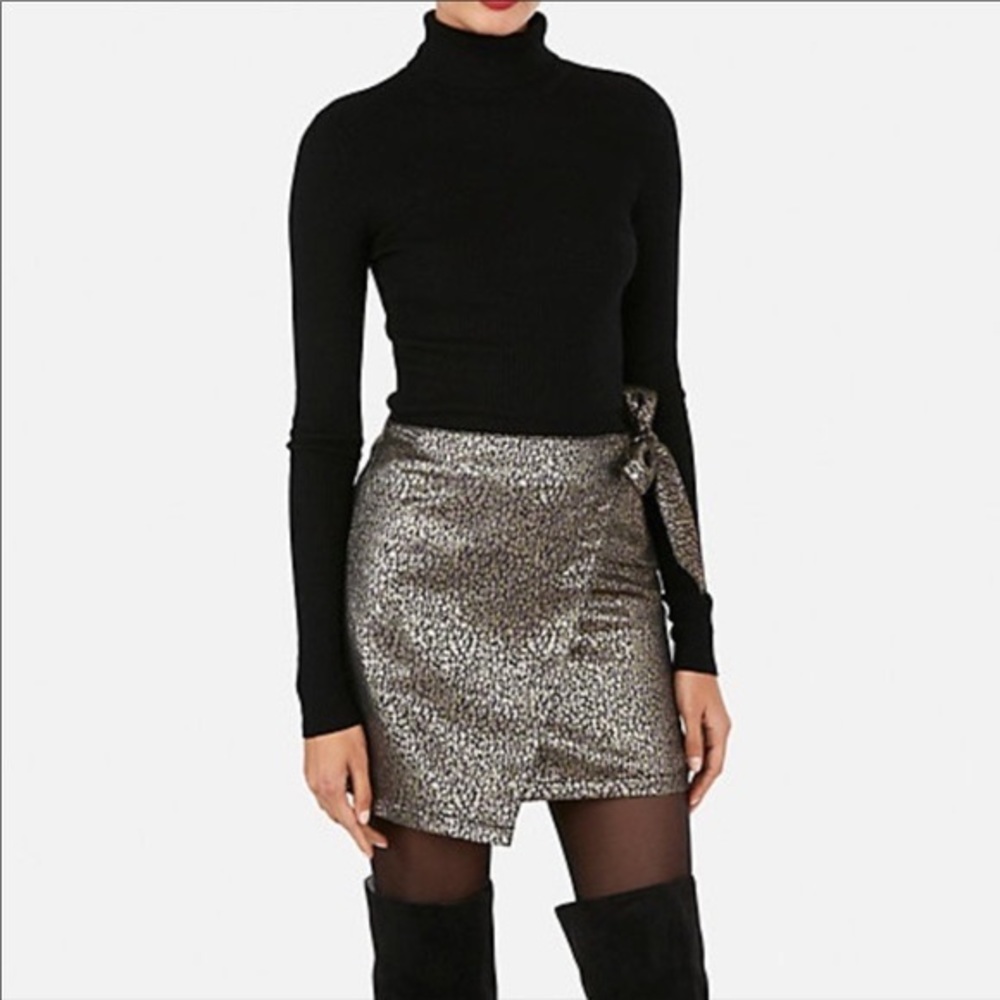 Express  Gold Metallic  Shiny Mini Skirt Sz 8